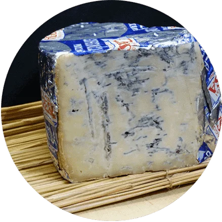 Artisan produced by Igor. This is the first Gorgonzola to be produced back in the 9th century, from the surroundings of Milano and Piedmonte. Creamy and spicy.